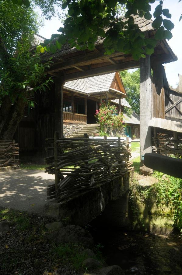 The Village Pension Breb Экстерьер фото